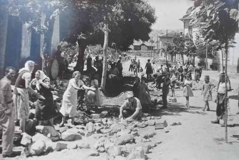 Домът и семейството - Ретро снимки от България