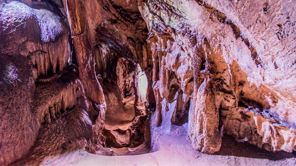 Пещера Леденика във Враца 