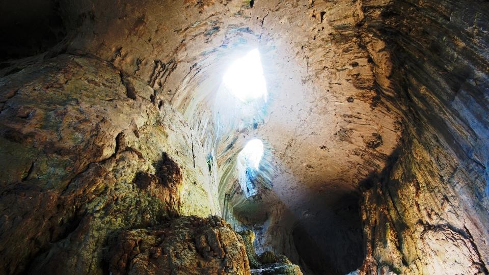 Пещера Проходна 