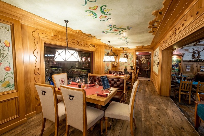 Баварската зала на Таверна Омар