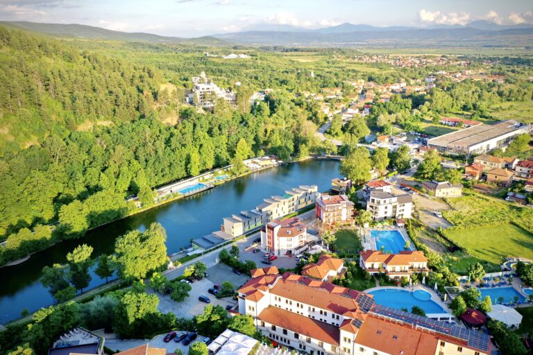 Огняново – малката перла на СПА туризма в България Огняново - поглед от дрон